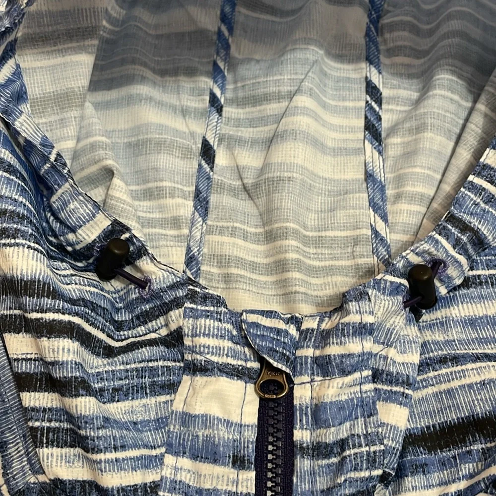 Marmot Windbreaker Striped Blue White Hooded Lightweight Running Jacket Large